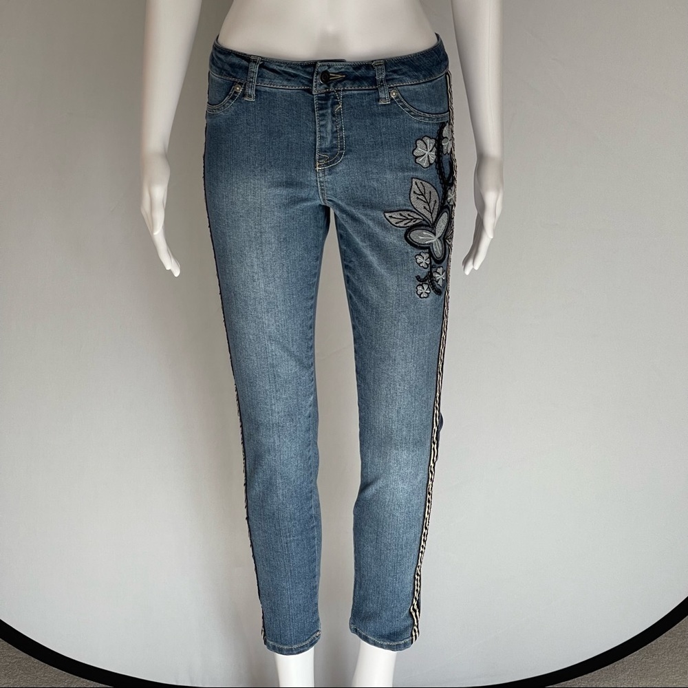 Vigoss The Austin Ankle Skinny Embroidered Jeans size 16